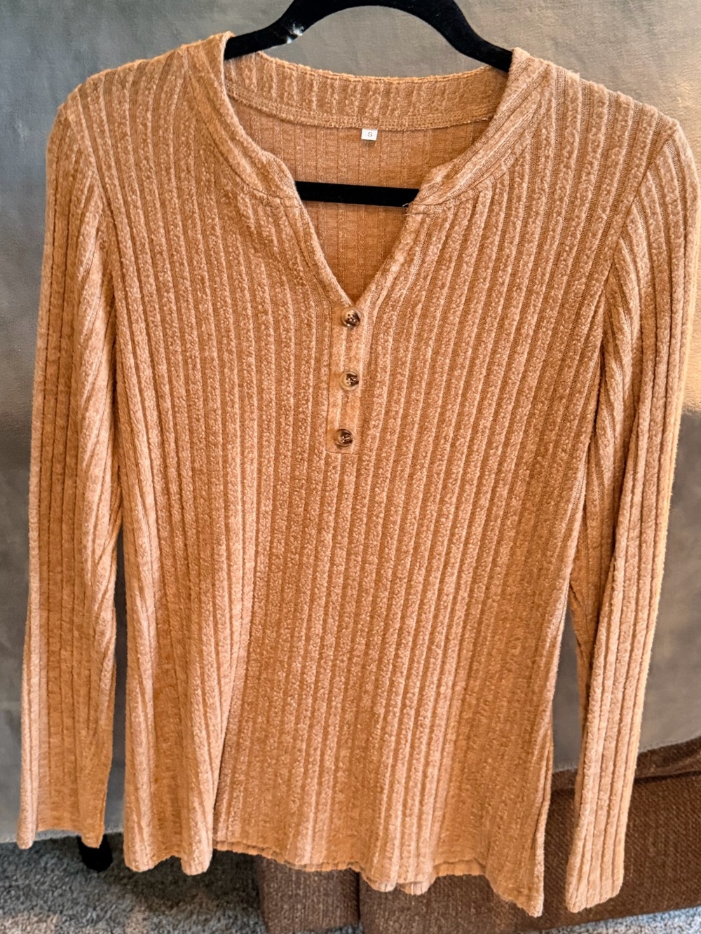 Amazon Ribbed V-Henley Sweater in Camel Brown